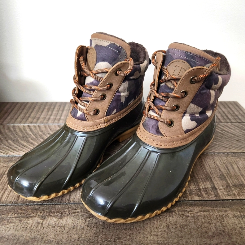 Tommy Hilfiger Size 7 Harvet Duck Snow Boots - Camo Brown Green